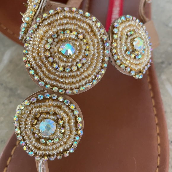 UNIONBAY NATURAL COLOR THONGS WITH BLING - Picture 2 of 5